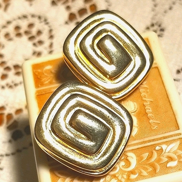 VTG GIVENCHY PARIS NEW YORK logo earrings - Picture 2 of 4